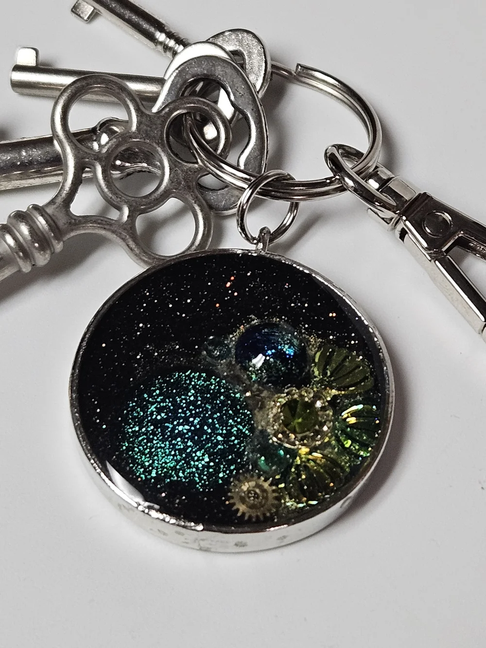 Handmade Glitter Gear Keychain - Green & Black